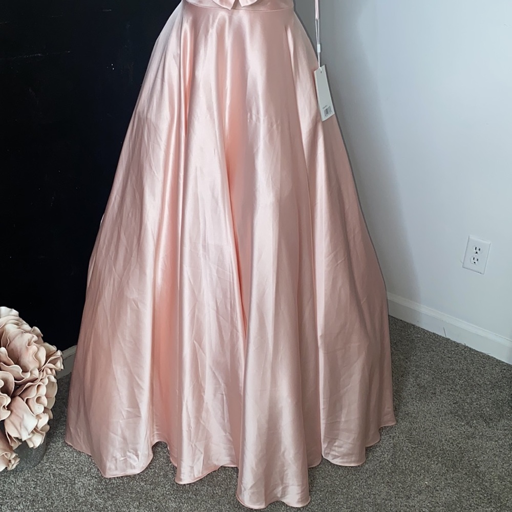 Strapless Gown IT HAS POCKETS 🤩 - Picture 8 of 11